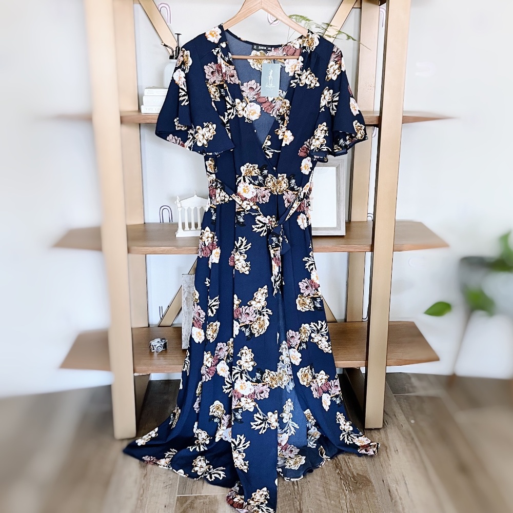 🎉 5/$20 
 Navy Floral Wrap Maxi Dress Size Medium ☼
